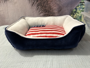 Primary image for the American Flag Pet bed Auction Item
