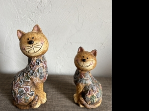 Secondary image for the Art Resin Smiling Cats Auction Item