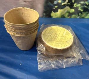 Primary image for the Peat pots and disks Auction Item