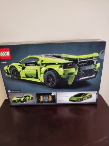 Secondary image for the Lego Technic Lamborghini Huracan Tecnica & Lego Botanical Collection Dried Flower Centerpiece Auction Item