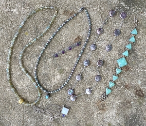 Primary image for the Lot of 5 costume jewelry necklaces Auction Item