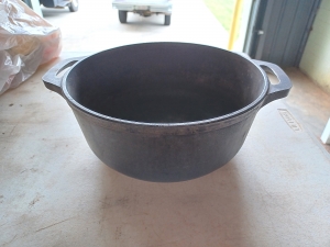 Primary image for the Benjamin Medwin cast iron Dutch oven Auction Item