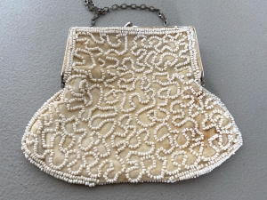 Secondary image for the Vintage Beaded Evening purse Auction Item