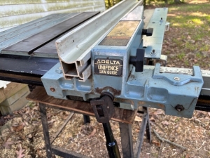 Secondary image for the Delta Contractor Table Saw with cast iron top Auction Item