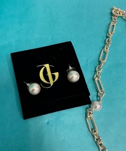 Secondary image for the Julian Gold -Lordane Auction Item