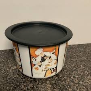 Primary image for the Tupperware one-touch canister Auction Item