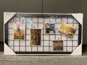 Primary image for the 44 - Wire and Wood Picture Frame Auction Item