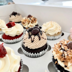 Secondary image for the 200 - 1 Dozen Cupcakes Auction Item