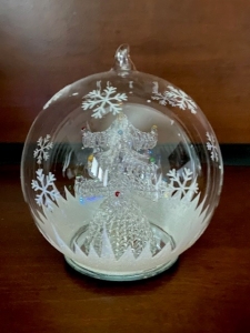 Secondary image for the 222 - LED Decorative Tree Globe Auction Item