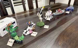 Secondary image for the COLLECTION OF COW PARADE FIGURINES Auction Item