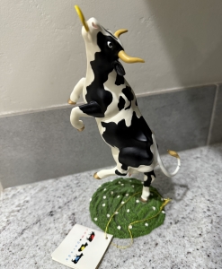 Secondary image for the COLLECTION OF COW PARADE FIGURINES Auction Item