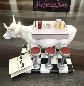 Secondary image for the COLLECTION OF COW PARADE FIGURINES Auction Item