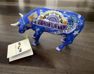 Secondary image for the COLLECTION OF COW PARADE FIGURINES Auction Item