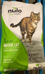 Primary image for the Nulo (CAT) Indoor cat, duck & lentils recipe, 12lb. - damaged pkg Auction Item