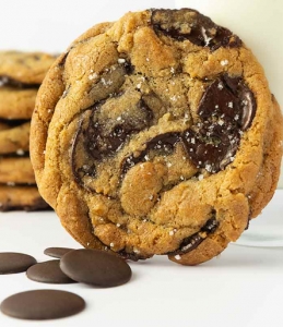 Primary image for the 2 Dozen Homemade Chocolate Chip Cookies Auction Item