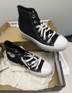 Secondary image for the Converse Lugged High Tenis Auction Item