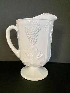 Primary image for the Vintage Milk Glass Pitcher And 6 Glasses Auction Item