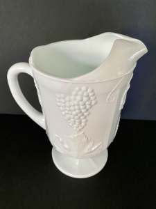 Secondary image for the Vintage Milk Glass Pitcher And 6 Glasses Auction Item