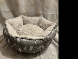 Primary image for the Fringe Plush and Cozy Cat Bed Auction Item