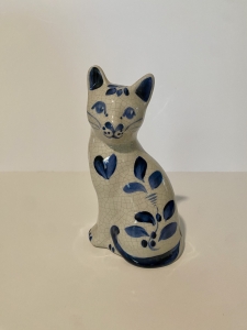Primary image for the Blue and White Crackle Glazed Cat  Auction Item