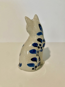 Secondary image for the Blue and White Crackle Glazed Cat  Auction Item