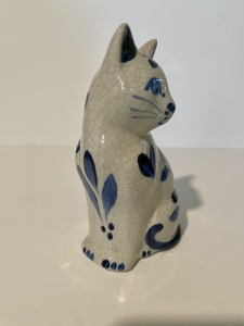 Secondary image for the Blue and White Crackle Glazed Cat  Auction Item