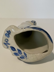 Secondary image for the Blue and White Crackle Glazed Cat  Auction Item