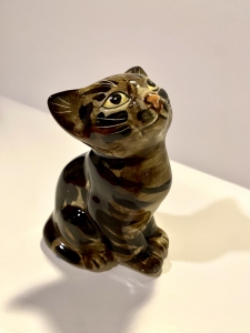 Secondary image for the Vintage Seymour Mann Tabby Cat Figurine Auction Item