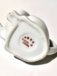 Secondary image for the Vintage Maneki Neko Porcelain Cat Creamer/Teapot Auction Item
