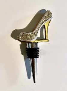 Secondary image for the Fashion Themed Wine Set Auction Item