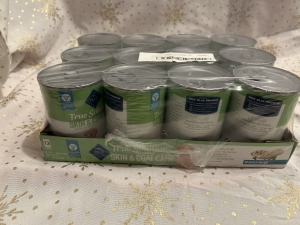 Primary image for the Blue Buffalo Perfect Skin and Coat Wet Dog Food Auction Item