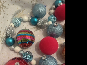 Secondary image for the Colorful Tree decorations Auction Item