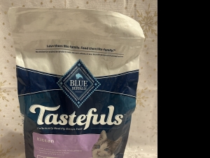 Primary image for the Blue Buffalo Tasteful Kitten Dry Food 3 lb bag Auction Item