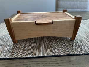 Secondary image for the BEAUTIFULLY HANDMADE JEWELRY / TRINKET BOX Auction Item