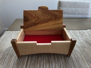 Secondary image for the BEAUTIFULLY HANDMADE JEWELRY / TRINKET BOX Auction Item