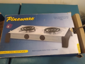 Primary image for the Pineware 2 plate Electric cooker Auction Item
